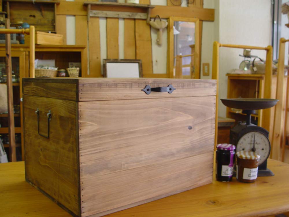 宝物収納ボックス　木箱(大) 杉　ウッドボックス　蓋付き木箱　ハンドメイド Amazon｜木箱 ウッドボックス ふた付き 収納箱 北欧 50×40×35cm